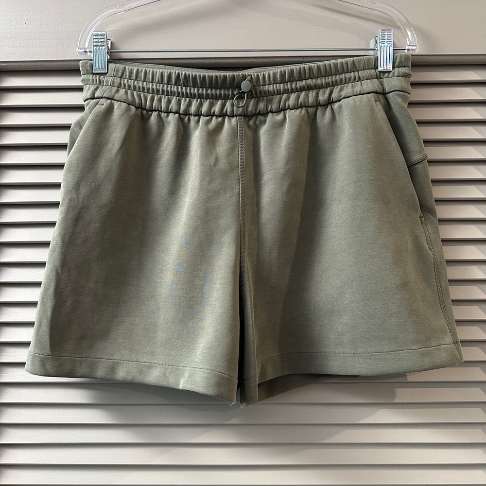 Lululemon Softstreme High-Rise Short 4" size 10 #0125